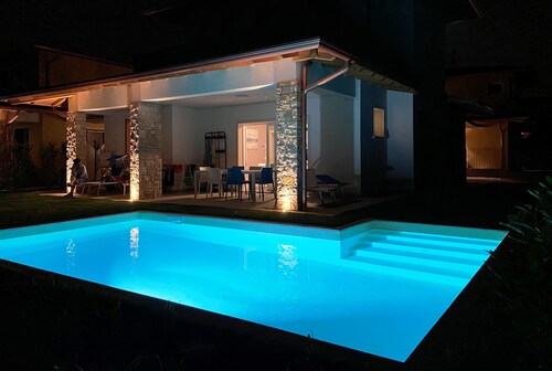 Villa Laura - piscina riscaldata e giardino privati