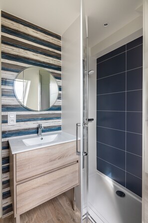 Dusche, Haartrockner, Toilettenpapier