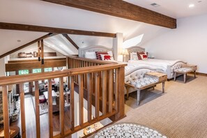 3 bedrooms, desk, iron/ironing board, free WiFi