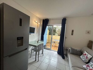 TV - Quiet studio with terrace and parking, Narbonne Beach (Narbonne)