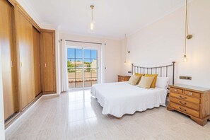 5 camere, ferro/asse da stiro, culla da viaggio, Wi-Fi gratuito