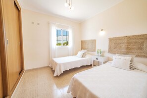 5 bedrooms, desk, iron/ironing board, travel crib - Large villa for 10 with private pool and beach location, near Alcudia, Mallorca (Alcudia)