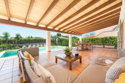 Large villa for 10 with private pool and beach location, near Alcudia, Mallorca
