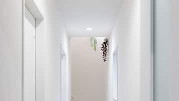 Apartment, Non Smoking (A) | Living area | 32-inch TV with cable channels