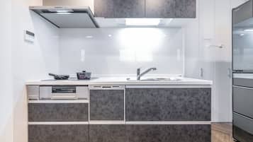 Apartment, Non Smoking (A) | Private kitchen | Fridge, microwave, stovetop, electric kettle