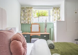 1 bedroom, free WiFi, bed sheets - The perfect base for a short break in The Lakes (Windermere)