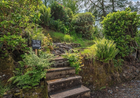 Property grounds - The perfect base for a short break in The Lakes (Windermere)