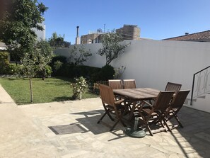 تناول الطعام بالخارج