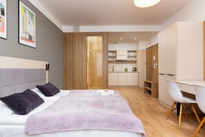 Iron/ironing board, WiFi, bed sheets - Wolska 165 | Studio with Air Conditioning |Parking (Warszawa)