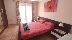3 bedrooms, in-room safe, iron/ironing board, travel crib