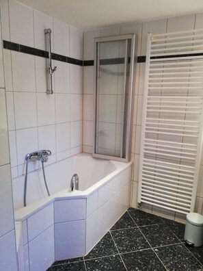 Bathtub, hair dryer, bathrobes, towels - Hyggelig - and Mee(h)r (Kosel)