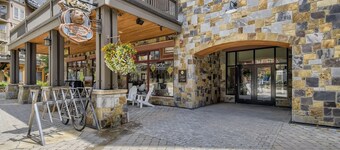 Mill Club 2 Bedroom Condo!! Ski In/Out in Copper's Center Village!!
