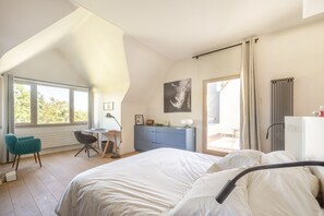 5 chambres, bureau, fer et planche à repasser, accès au Wi-Fi (inclus)