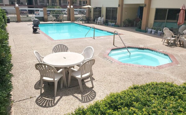 Pool - Coratel Inn & Suites By Jasper New Braunfels IH-35 EXT 189- 2 Queen Bed NS (New Braunfels)
