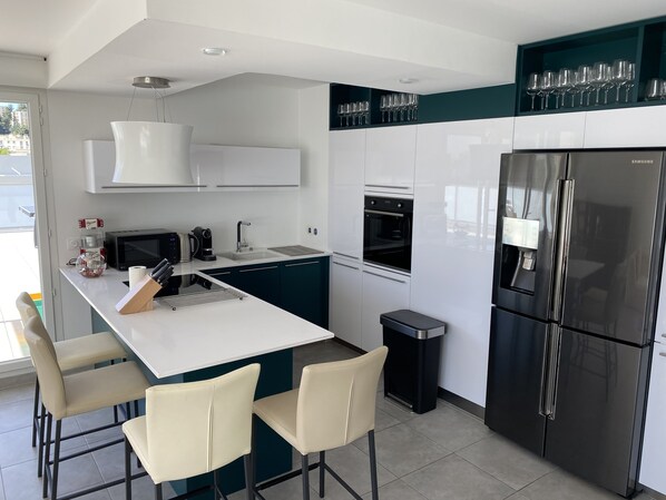 Fridge, microwave, oven, stovetop