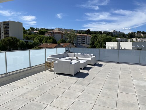 Perle rare! Toit terrasse entièrement climatisé