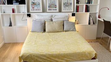 3 slaapkamers, een strijkplank/strijkijzer, gratis wifi, beddengoed