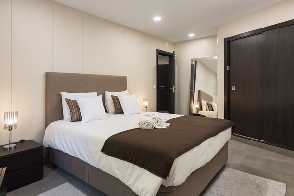 2 slaapkamers, een strijkplank/strijkijzer, gratis wifi, beddengoed