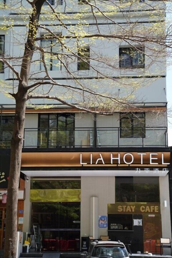 Mặt tiền nơi lưu trú