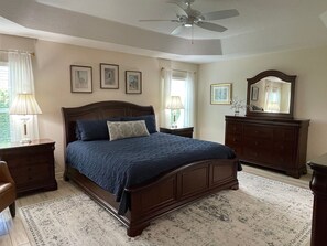 3 habitaciones, tabla de planchar con plancha y cuna de viaje 