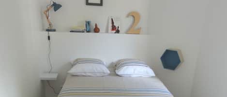 1 soverom, strykejern/-brett, wi-fi (inkludert) og sengetøy