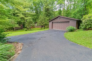 Property grounds - Lewis' Cottage - Woodland Retreat Near Ohiopyle (Farmington)