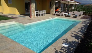 Piscine extérieure, piscine chauffée