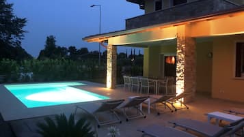 Piscine extérieure, piscine chauffée