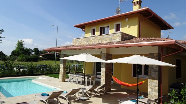 Piscine extérieure, piscine chauffée