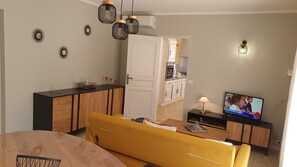 TV, table tennis - NEAR SARLAT Gîte 3* for 10 persons LA GRANDE SALAMANDRE with SWIMMING POOL (Saint André d'Allas)