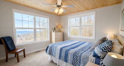 Lake View|Fire Pit|Modern|Perfect Location