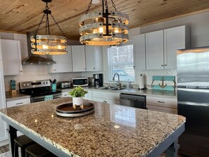 Frigorífic, forn, placa de cuina i cafetera i tetera