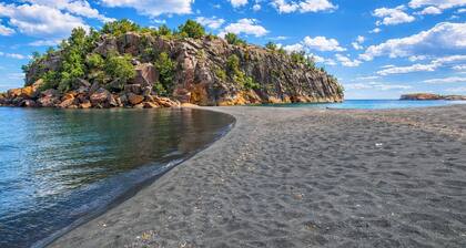 Lake View|Fire Pit|Modern|Perfect Location