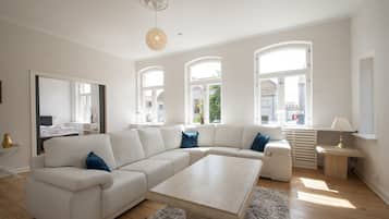 Familienapartment | Wohnbereich | Fernseher