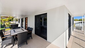 Outdoor dining - The Tomaree Upstairs (Shoal Bay)
