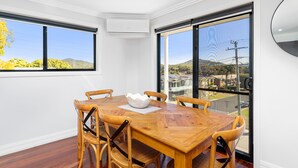 Dining - The Tomaree Upstairs (Shoal Bay)