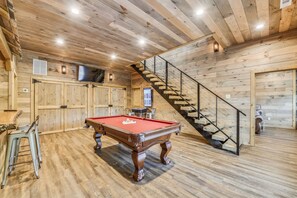 Cabin, 4 Bedrooms | Billiards