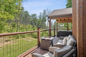 Cabin, 4 Bedrooms | Property grounds