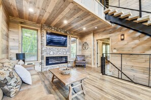 Cabane, 4 chambres | Salle de séjour | TV connectée