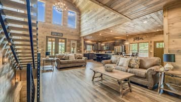 Cabin, 4 Bedrooms | Living room | Smart TV