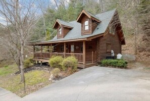 Cabin, 1 Bedroom | Exterior - 5 O'clock Somewhere 1 Bedroom Cabin by RedAwning (Sevierville)