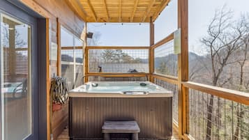 Cabaña, 3 habitaciones | Tina de hidromasaje al aire libre