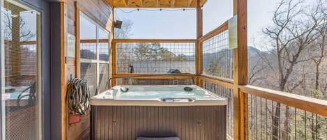 Outdoor spa tub