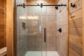 Cabaña, 2 habitaciones | Baño | Toallas 