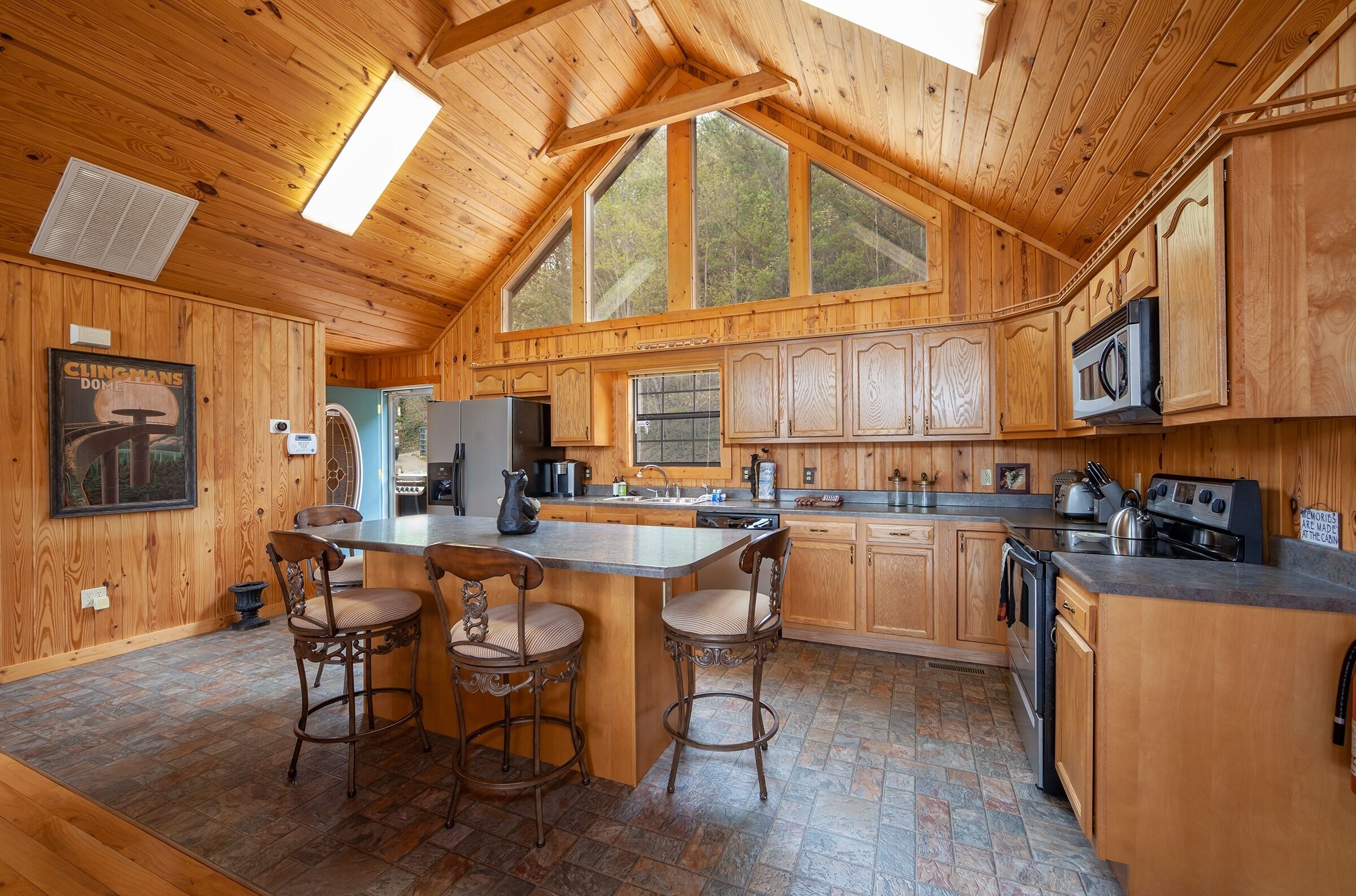 Cabin, 4 Bedrooms | Private kitchen | Fridge, oven, coffee/tea maker, toaster