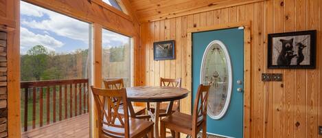 Cabin, 4 Bedrooms | Dining