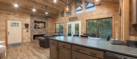 Cabin, 3 Bedrooms | Private kitchen | Fridge, oven, coffee/tea maker, toaster