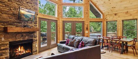 캐빈, 침실 3개 | 거실 공간 | 스마트 TV