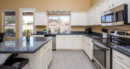 Casa Caliente 3 Bedroom Home by Redawning