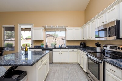 Casa Caliente 3 Bedroom Home by Redawning